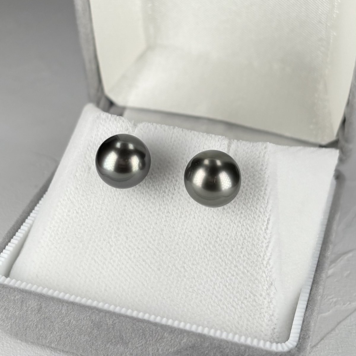 画像3: ≪1点物≫黒蝶真珠 パールピアス 9.75-10mm グリーン〜ブラック セミラウンド〜ラウンド PT900 GIA宝石鑑定士保証書付き  (3)