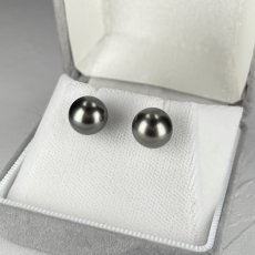 画像3: ≪1点物≫黒蝶真珠 パールピアス 9.5-10mm グリーン〜ブラック セミラウンド〜オーバル(楕円) K14WG GIA宝石鑑定士保証書付き  (3)