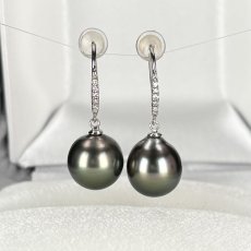 画像1: ≪1点物≫黒蝶真珠 フックパールピアス 9mm ピーコックカラー セミラウンド ダイヤ 0.04ct K18WG GIA宝石鑑定士保証書付き  (1)