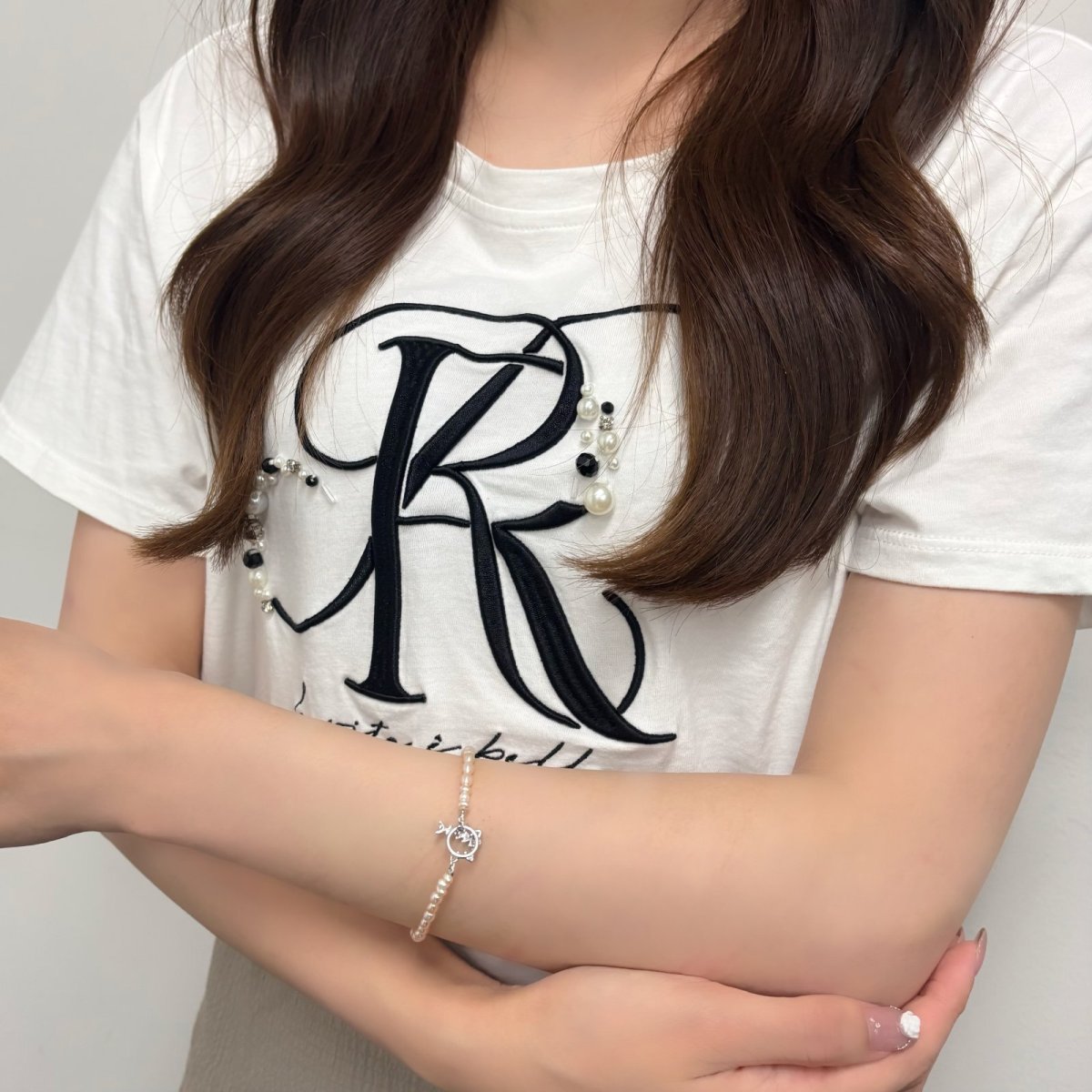 画像5:  淡水真珠 ベビーパールブレスレット ネコモチーフ 2.5-3mm オフラウンド オレンジ ネコと魚の骨 (5)