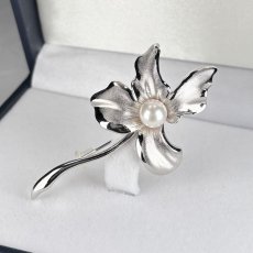 画像1: アコヤ真珠 パールブローチ 7-7.5ｍｍ ラウンド ホワイト シルバー製 SV925 花モチーフ (1)