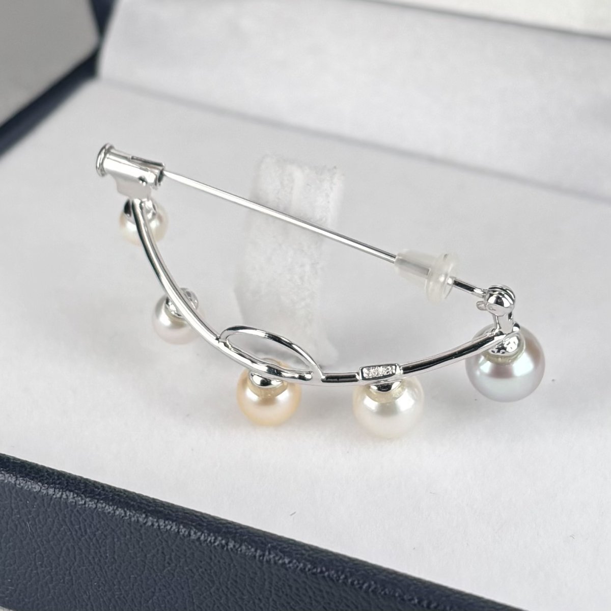 画像4: アコヤ真珠 パールブローチ グラデーション ホワイト ナチュラルグレー クリーム ラウンド シルバー製 SV925 (4)