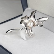 画像2: アコヤ真珠 パールブローチ 7-7.5ｍｍ ラウンド ホワイト シルバー製 SV925 花モチーフ (2)