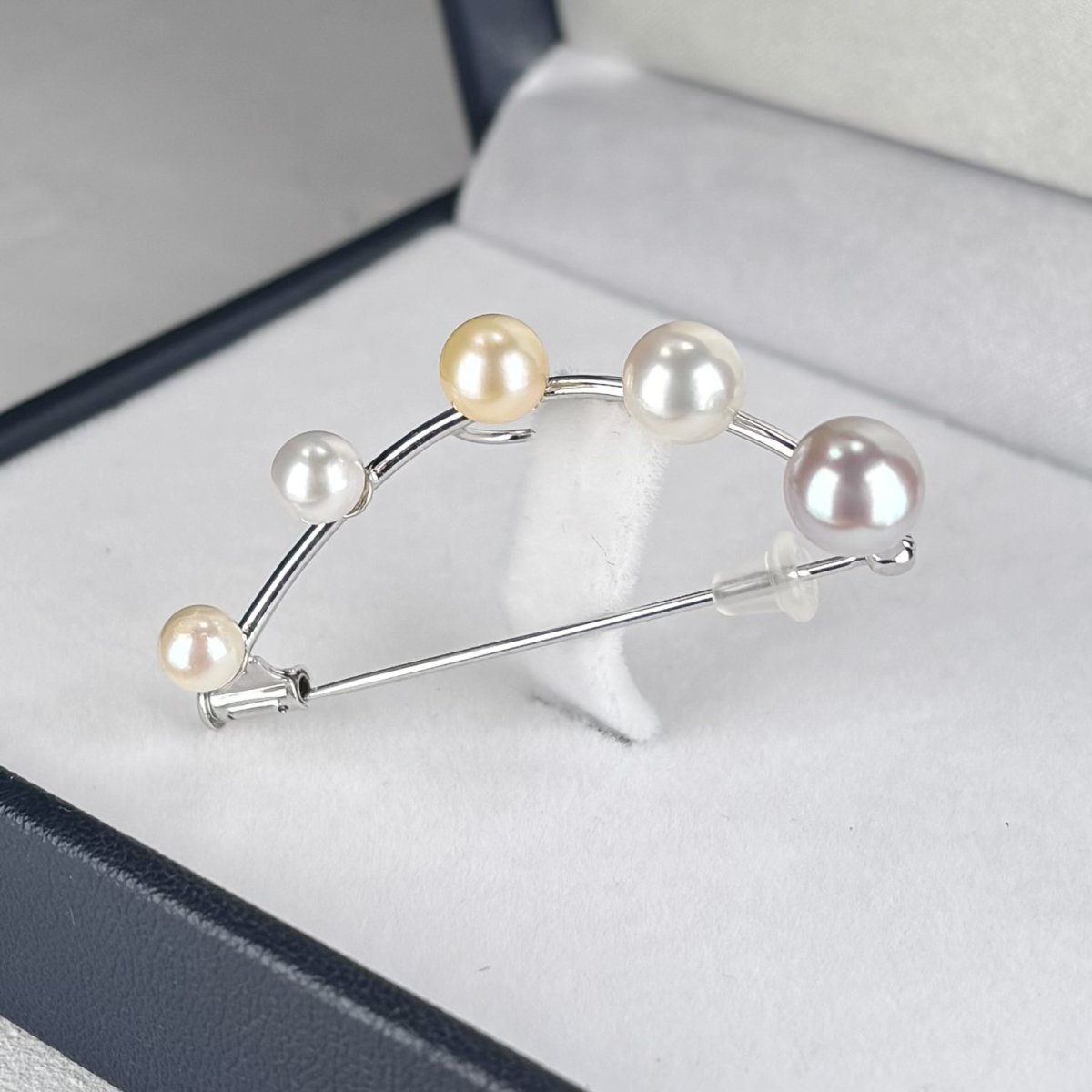 画像2: アコヤ真珠 パールブローチ グラデーション ホワイト ナチュラルグレー クリーム ラウンド シルバー製 SV925 (2)