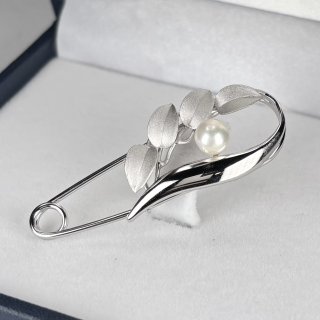 シルバー製パールブローチ