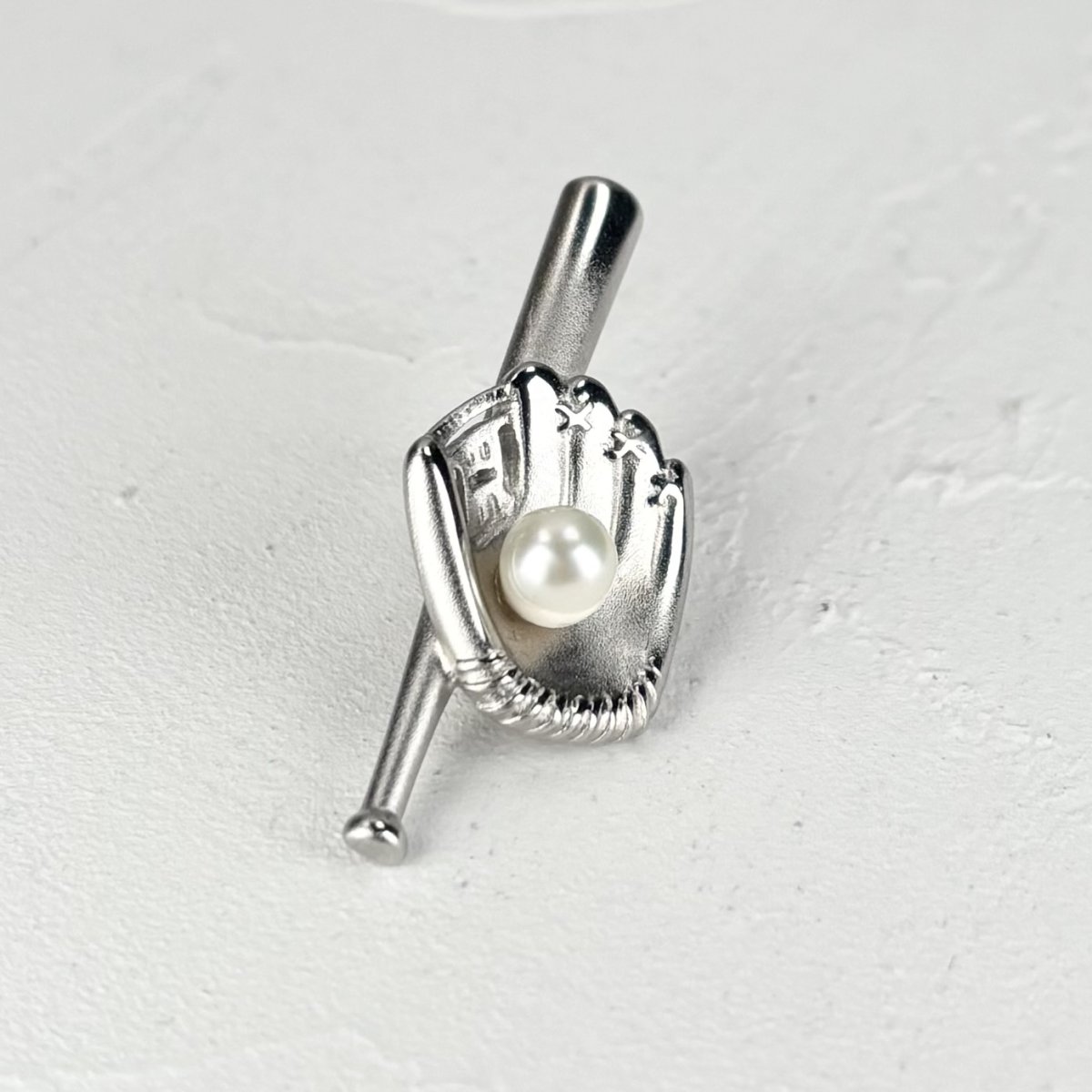 画像2: アコヤ本真珠  ピンブローチ  野球モチーフ バット グローブ 4.5-5mm ホワイト ラウンド ブラス (2)