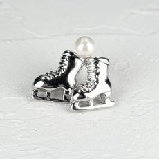 画像1: アコヤ本真珠 パールピンブローチ スケート靴 真珠 4.5-5mm  (1)