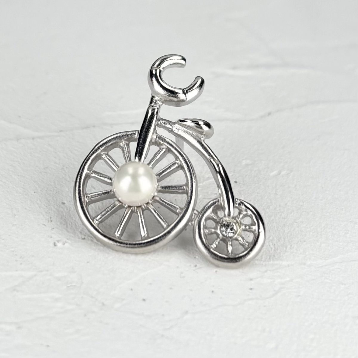 タックブローチ 自転車