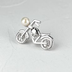 画像2: アコヤ本真珠 パールピンブローチ バイクモチーフ アコヤ真珠 ベビーパール バイク好き (2)
