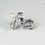 アコヤ本真珠　パールピンブローチ　バイクモチーフ　アコヤ真珠　ベビーパール　バイク好き