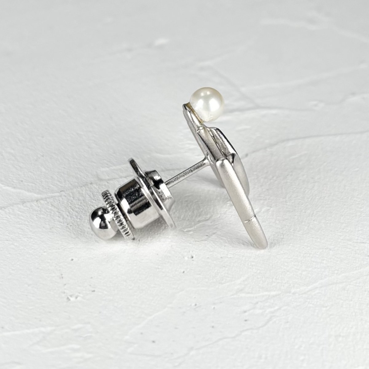 画像3: アコヤ本真珠 パールタックピンブローチ バレーボールモチーフ 4-4.5mm ホワイト ラウンド  (3)