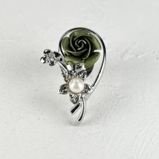 画像4: アコヤ真珠　バラモチーフ パールピンブローチ 4-4.5mm  ベビーパール 赤 ピンク 緑 紫 青 シルバー ゴールド 　 (4)