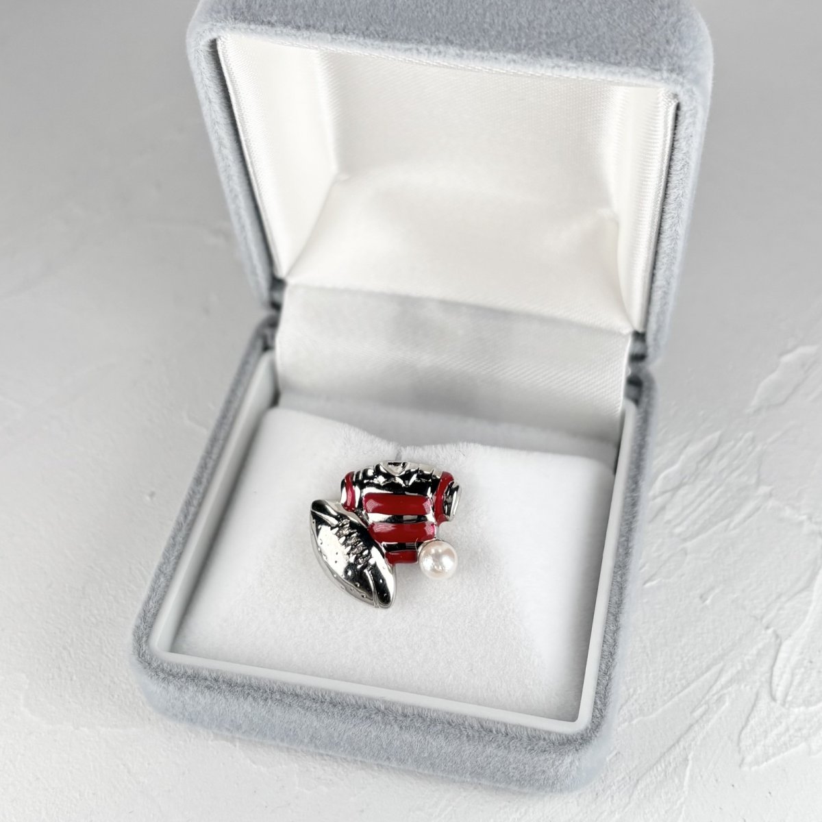 画像7: アコヤ本真珠 パールピンブローチ ラグビーモチーフ 4-4.5mm スポーツアクセサリー  (7)