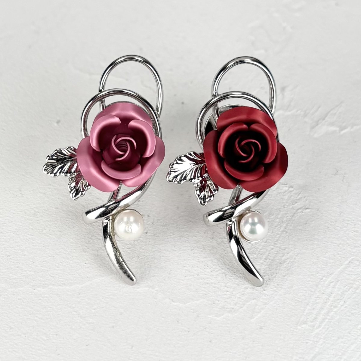 画像1: アコヤ本真珠 ピンブローチ 4-4.5mm ホワイト ラウンド 薔薇 モチーフ ベビーパール 赤 ピンク (1)