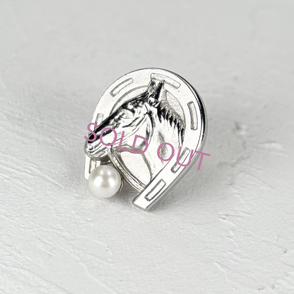 画像2: アコヤ真珠  ピンブローチ 馬&馬蹄モチーフ 4-4.5mm ホワイト ラウンド ブラス (2)