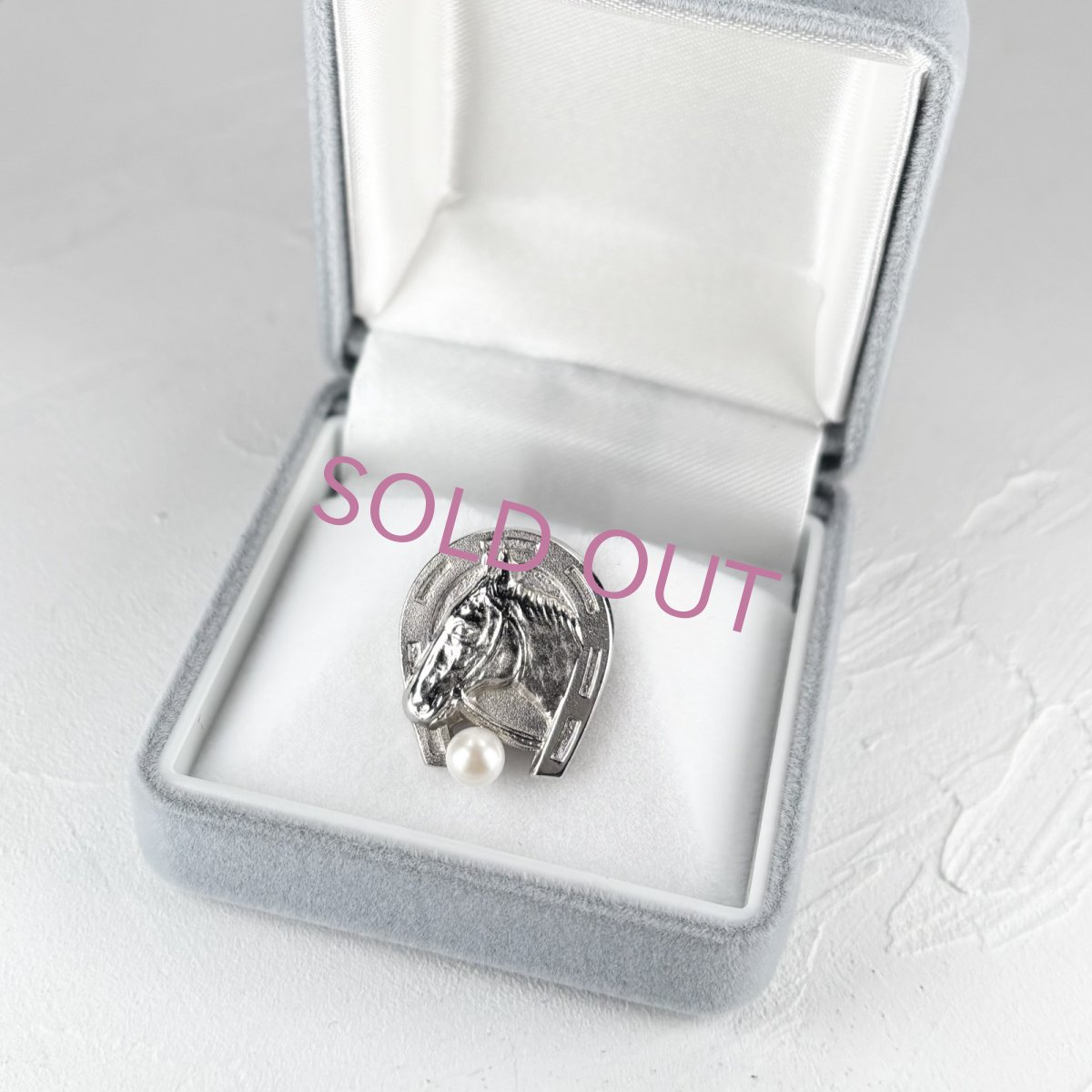 画像4: アコヤ真珠  ピンブローチ 馬&馬蹄モチーフ 4-4.5mm ホワイト ラウンド ブラス (4)