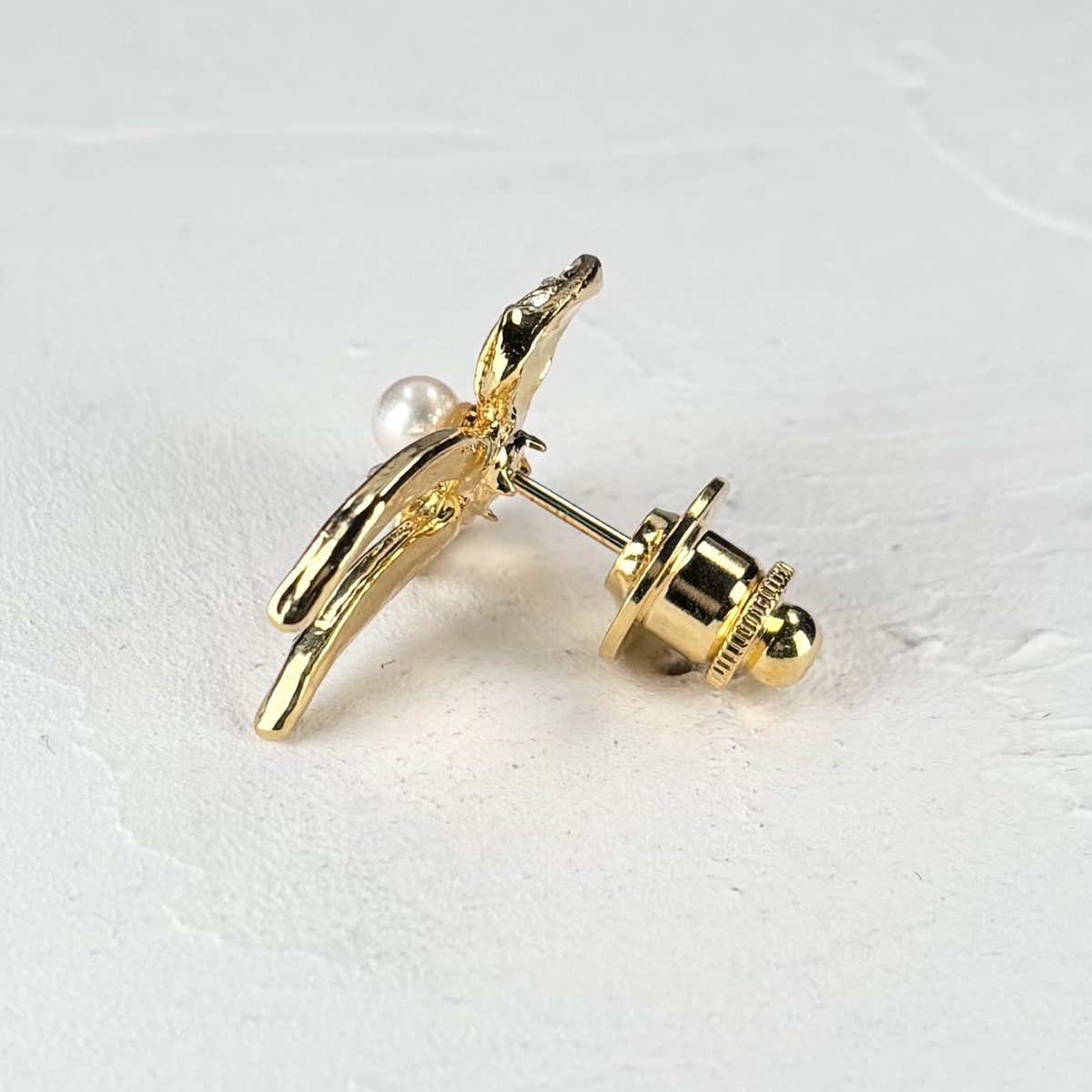 画像5: アコヤ本真珠 パールピンブローチ  リボンモチーフ スワロフスキー ゴールドカラー シルバーカラー　 (5)