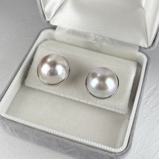 画像4: ≪再入荷≫マベ真珠 パールピアス イヤリング ホワイト 16-16.5ｍｍ 半円 SV925   (4)