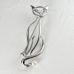 ≪再入荷≫アコヤ本真珠 ネコモチーフ パールブローチ 5-5.5mm ホワイト ラウンド スワロフスキー