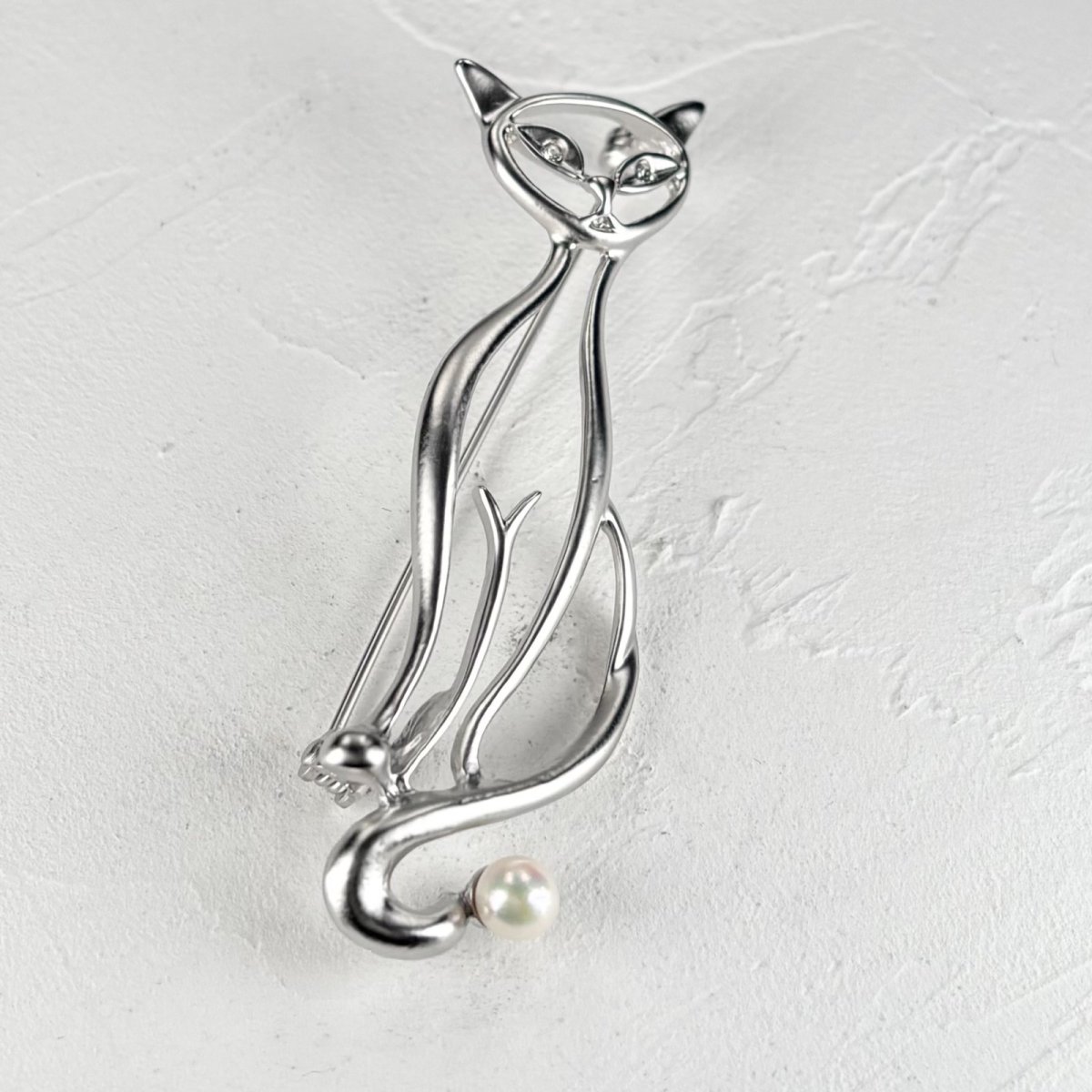 画像2: ≪再入荷≫アコヤ本真珠 ネコモチーフ パールブローチ 5-5.5mm ホワイト ラウンド スワロフスキー (2)