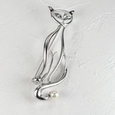 画像2: ≪再入荷≫アコヤ本真珠 ネコモチーフ パールブローチ 5-5.5mm ホワイト ラウンド スワロフスキー (2)