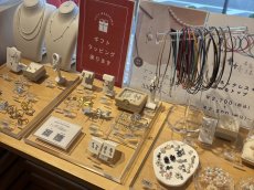 画像13: アコヤ真珠ネックレス グラデーション 3-7mm クリームカラー 45cm  2本のみ　GIA宝石鑑定士保証書つき (13)