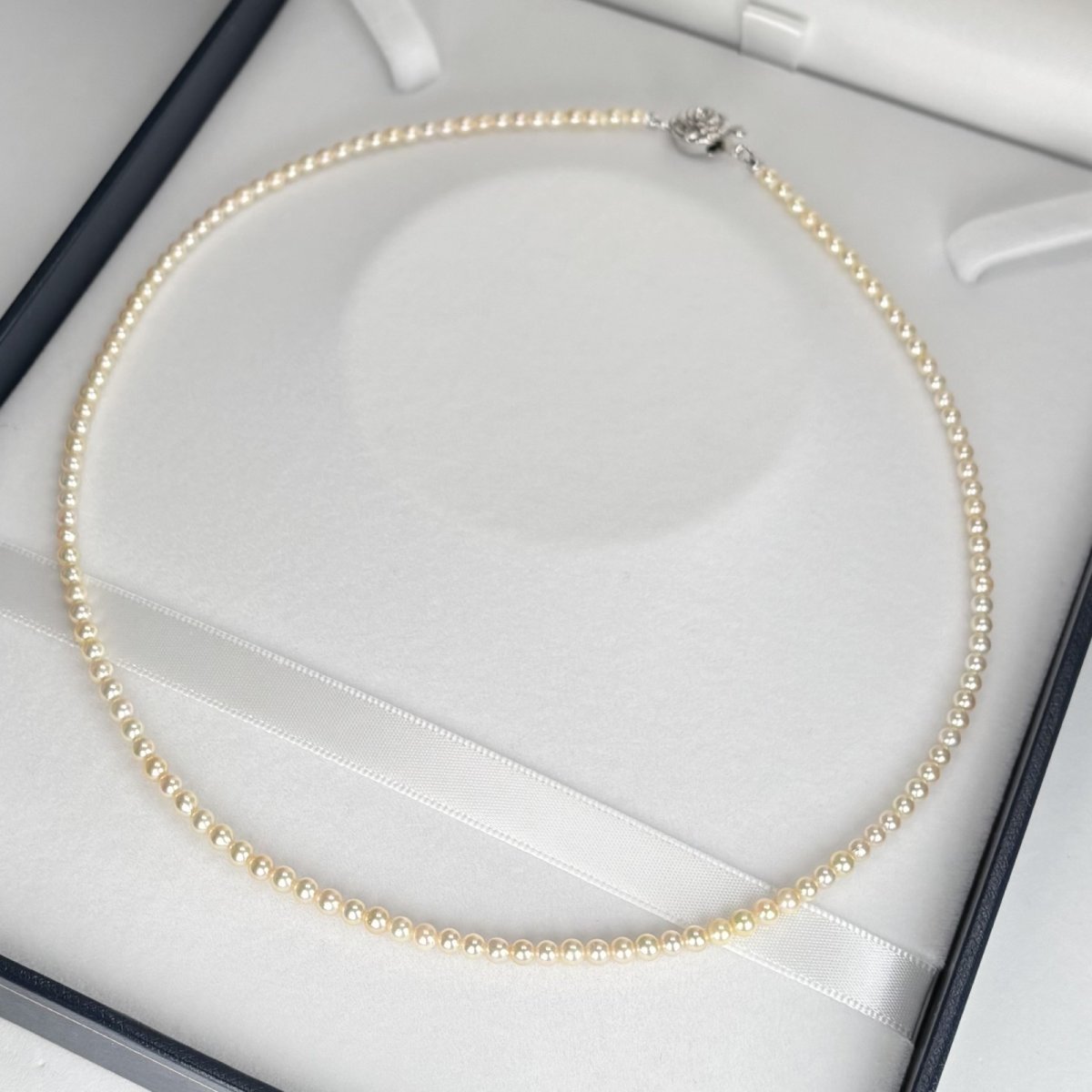 画像1: アコヤ真珠 ベビーパールネックレス 3-3.5ｍｍ クリーム〜ゴールド ラウンド〜セミラウンド 42cm GIA宝石鑑定士保証書 パールクロス付き 1点物 (1)