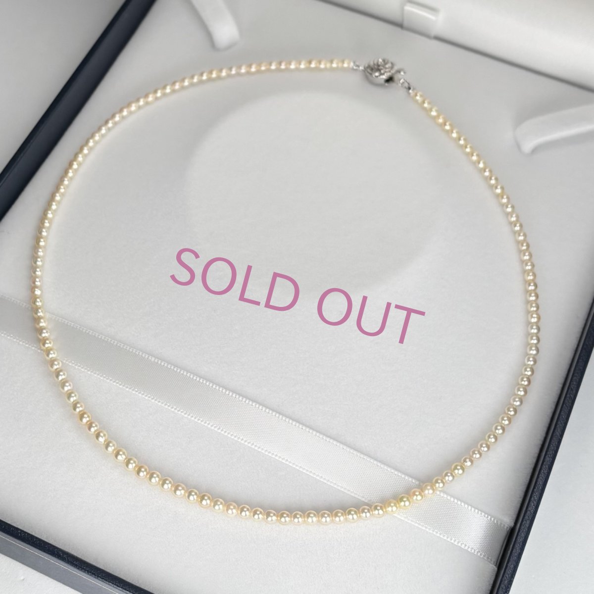 画像1: アコヤ真珠 ベビーパールネックレス 3-3.5ｍｍ クリーム〜ゴールド ラウンド〜セミラウンド 42cm GIA宝石鑑定士保証書 パールクロス付き 1点物 (1)