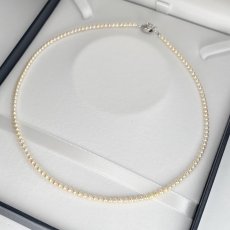 画像1: アコヤ真珠 ベビーパールネックレス 3-3.5ｍｍ クリーム〜ゴールド ラウンド〜セミラウンド 42cm GIA宝石鑑定士保証書 パールクロス付き 1点物 (1)