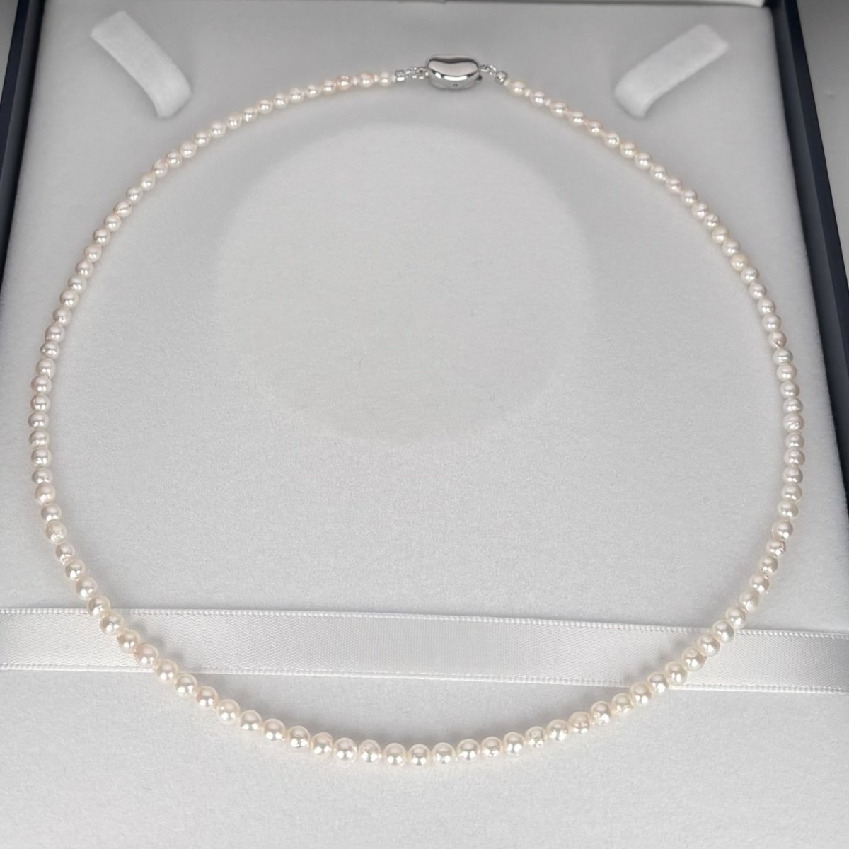 画像2: アコヤ真珠 ベビーパールネックレス  3.5-4mm ホワイト セミラウンド 約42cｍ GIA宝石鑑定士保証書つき　 (2)
