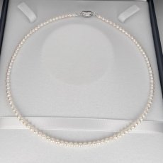 画像2: アコヤ真珠 ベビーパールネックレス  3.5-4mm ホワイト セミラウンド 約42cｍ GIA宝石鑑定士保証書つき　 (2)