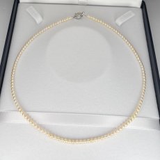 画像2: アコヤ真珠 ベビーパールネックレス 3-3.5ｍｍ クリーム〜ゴールド ラウンド〜セミラウンド 42cm GIA宝石鑑定士保証書 パールクロス付き 1点物 (2)