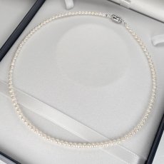 画像1: アコヤ真珠 ベビーパールネックレス  3.5-4mm ホワイト セミラウンド 約42cｍ GIA宝石鑑定士保証書つき　 (1)