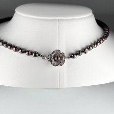 画像5: アコヤ黒真珠 ブラックパールネックレス 5-5.5ｍ セミラウンド〜バロック シルバー製  42cm GIA宝石鑑定士保証書付き (5)