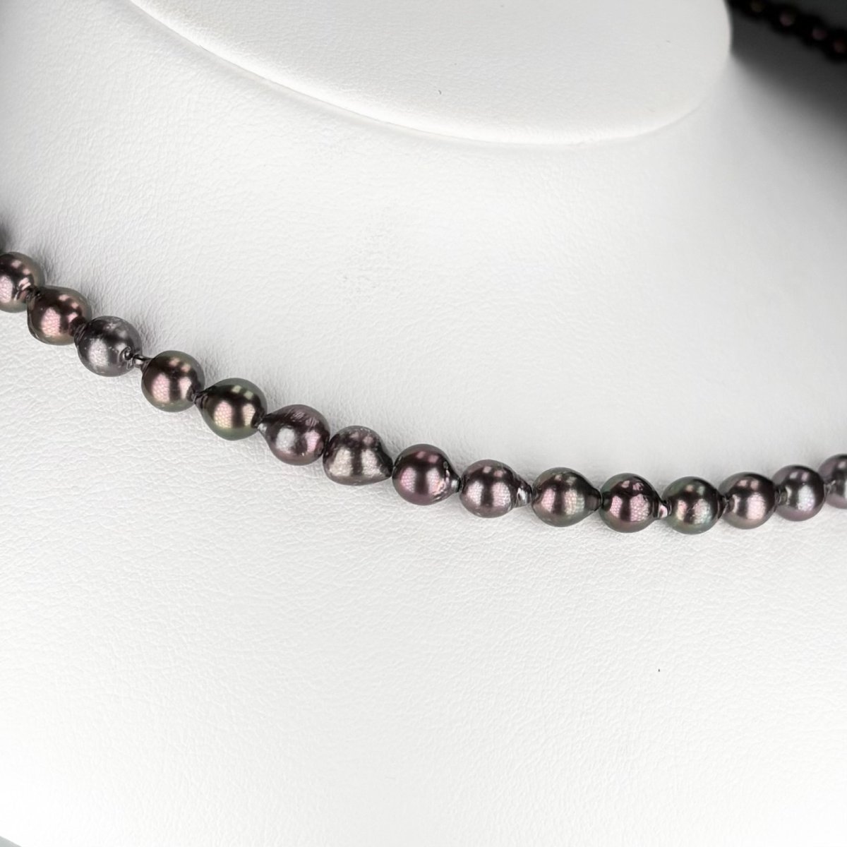 画像1: アコヤ黒真珠 ブラックパールネックレス 5-5.5ｍ セミラウンド〜バロック シルバー製  42cm GIA宝石鑑定士保証書付き (1)