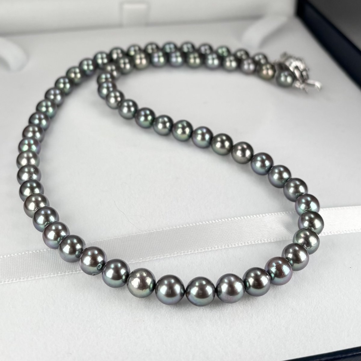 画像4: アコヤ黒真珠 ブラックパールネックレス(ブルー,グリーン系) 6.5-7ｍｍ ラウンド〜セミラウンド 約42cm シルバー製 GIA宝石鑑定士保証書付き (4)