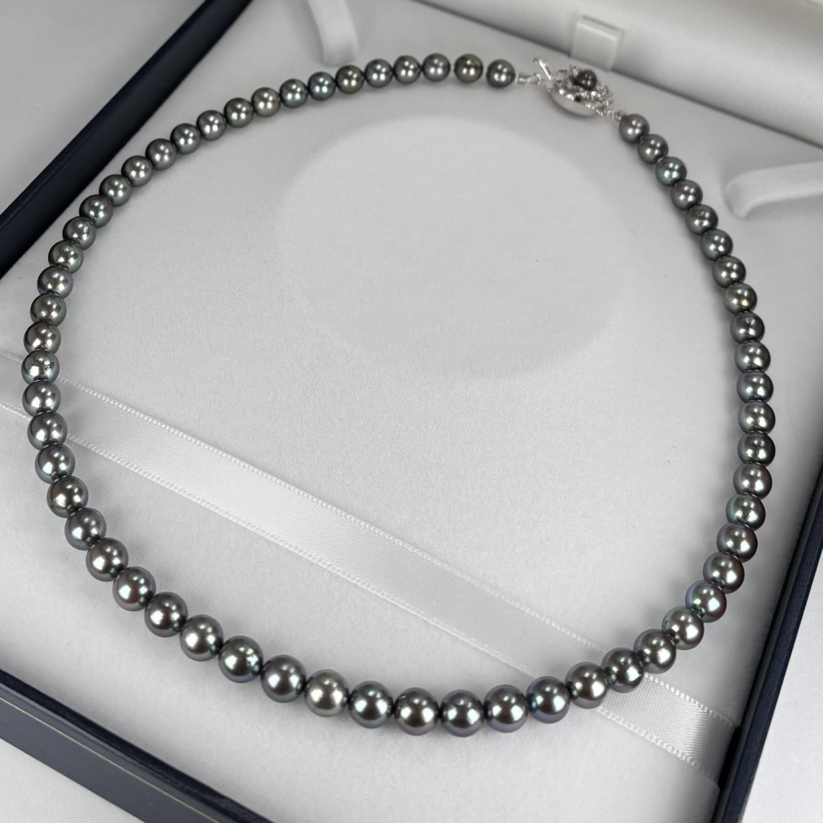 画像5: アコヤ黒真珠 ブラックパールネックレス(ブルー,グリーン系) 6.5-7ｍｍ ラウンド〜セミラウンド 約42cm シルバー製 GIA宝石鑑定士保証書付き (5)
