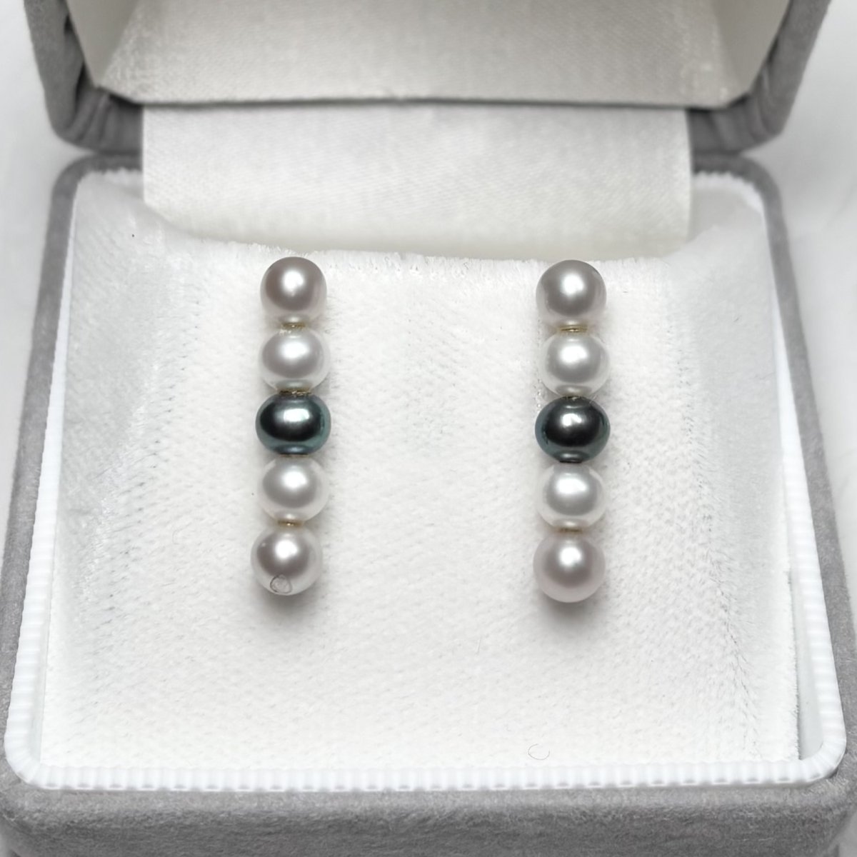 画像2: 淡水真珠 5連パールピアス ベビーパール 4-5ｍｍ オフラウンド グレー ホワイト ブラック K14WG　　 (2)