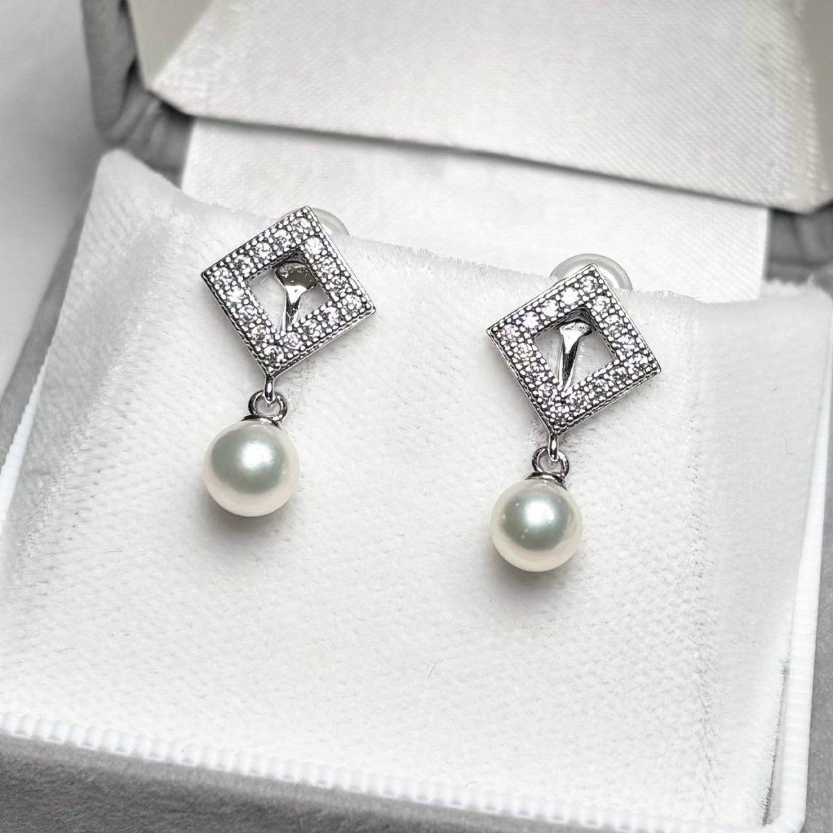 画像2: アコヤ真珠 パールイヤリング 5.5-6mm ホワイト シルバー製 ネジバネ式 1点物 (2)