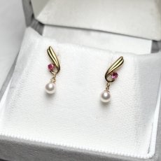 画像2: アコヤ真珠 パールピアス 3.5-4mm ホワイト ラウンド ルビー K18YG  1点物 (2)