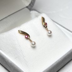 画像3: アコヤ真珠 パールピアス 3.5-4mm ホワイト ラウンド ルビー K18YG  1点物 (3)