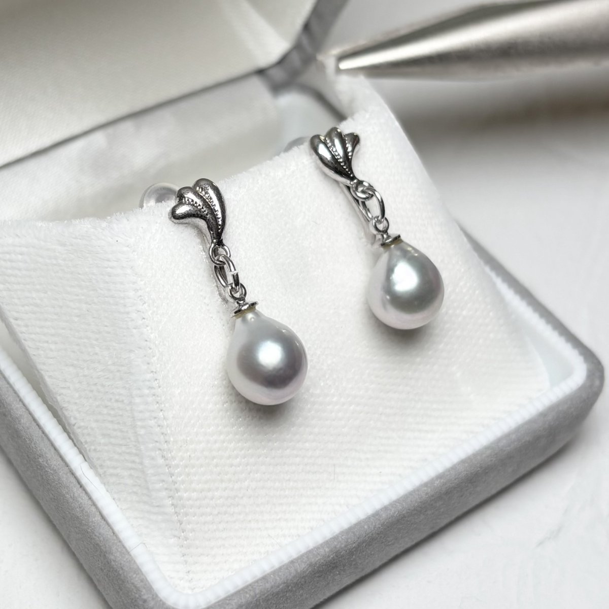 画像3: アコヤ真珠 ドロップパールイヤリング 7.5-8mm ナチュラルグレー 無調色 シルバー製 ネジバネ式 1点物 (3)