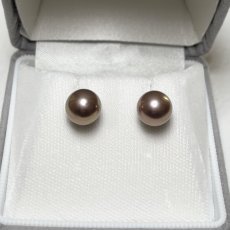 画像2: 淡水真珠 パールピアス 8.5-9mm  グレーパープル オフラウンド PT900 (2)