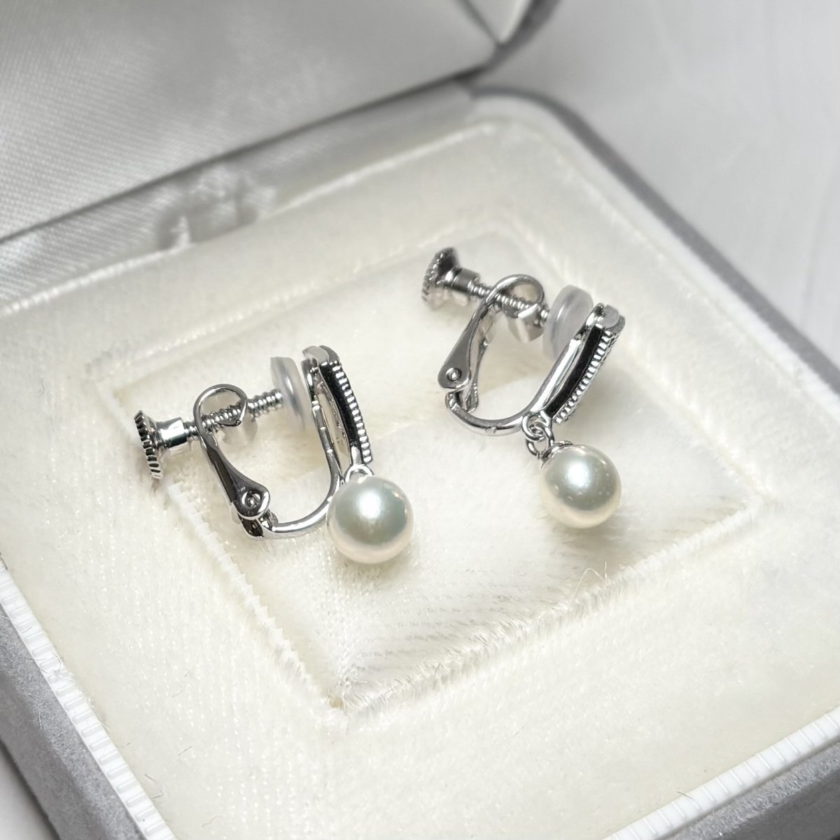 画像4: 【1点物】アコヤ真珠 パールイヤリング 5.5-6mm ホワイト クリスタル シルバー製 ネジバネ式  (4)