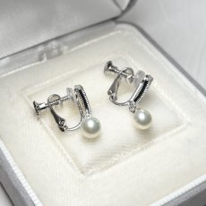 画像4: 【1点物】アコヤ真珠 パールイヤリング 5.5-6mm ホワイト クリスタル シルバー製 ネジバネ式  (4)