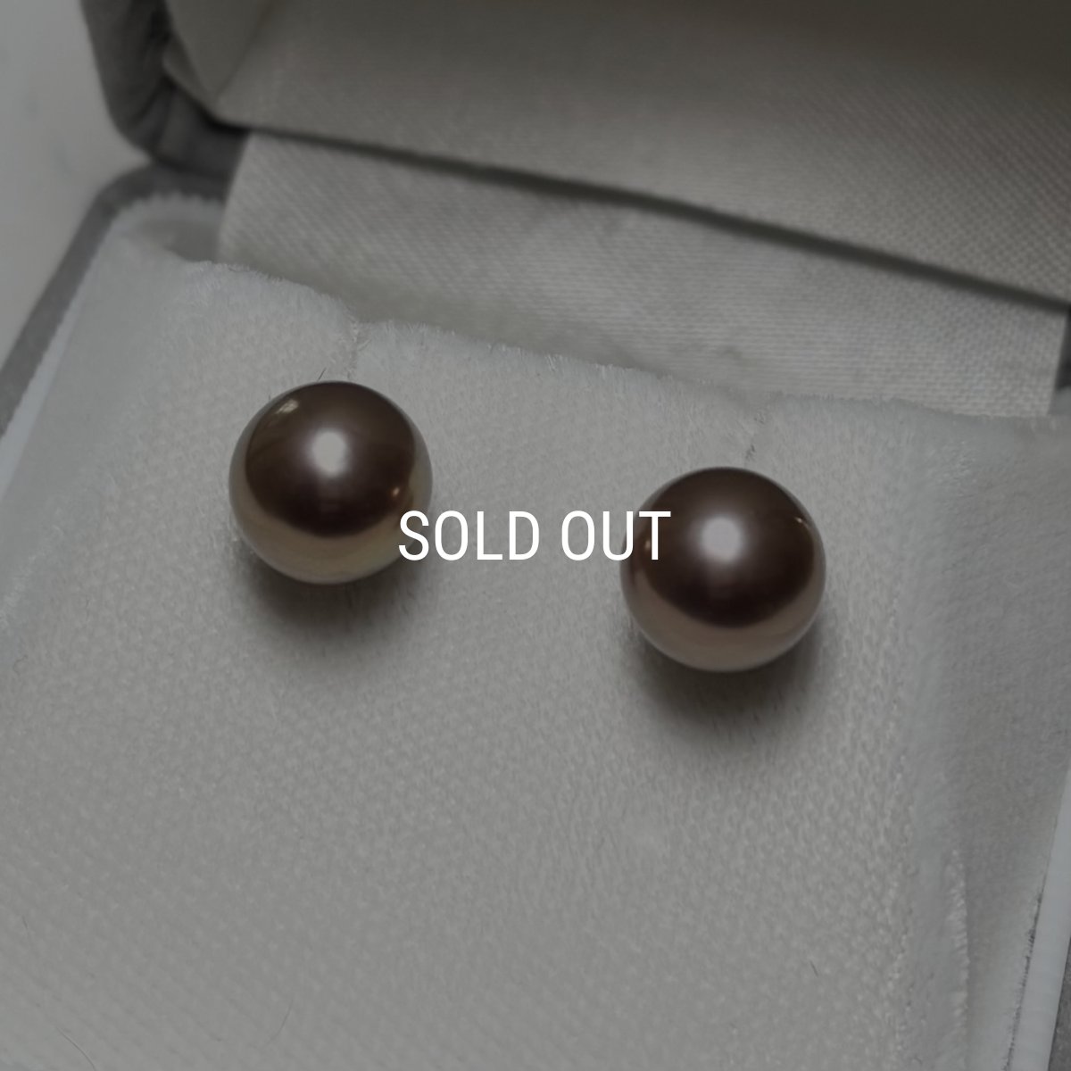 画像1: 淡水真珠 パールピアス 8.5-9mm  グレーパープル オフラウンド PT900 (1)