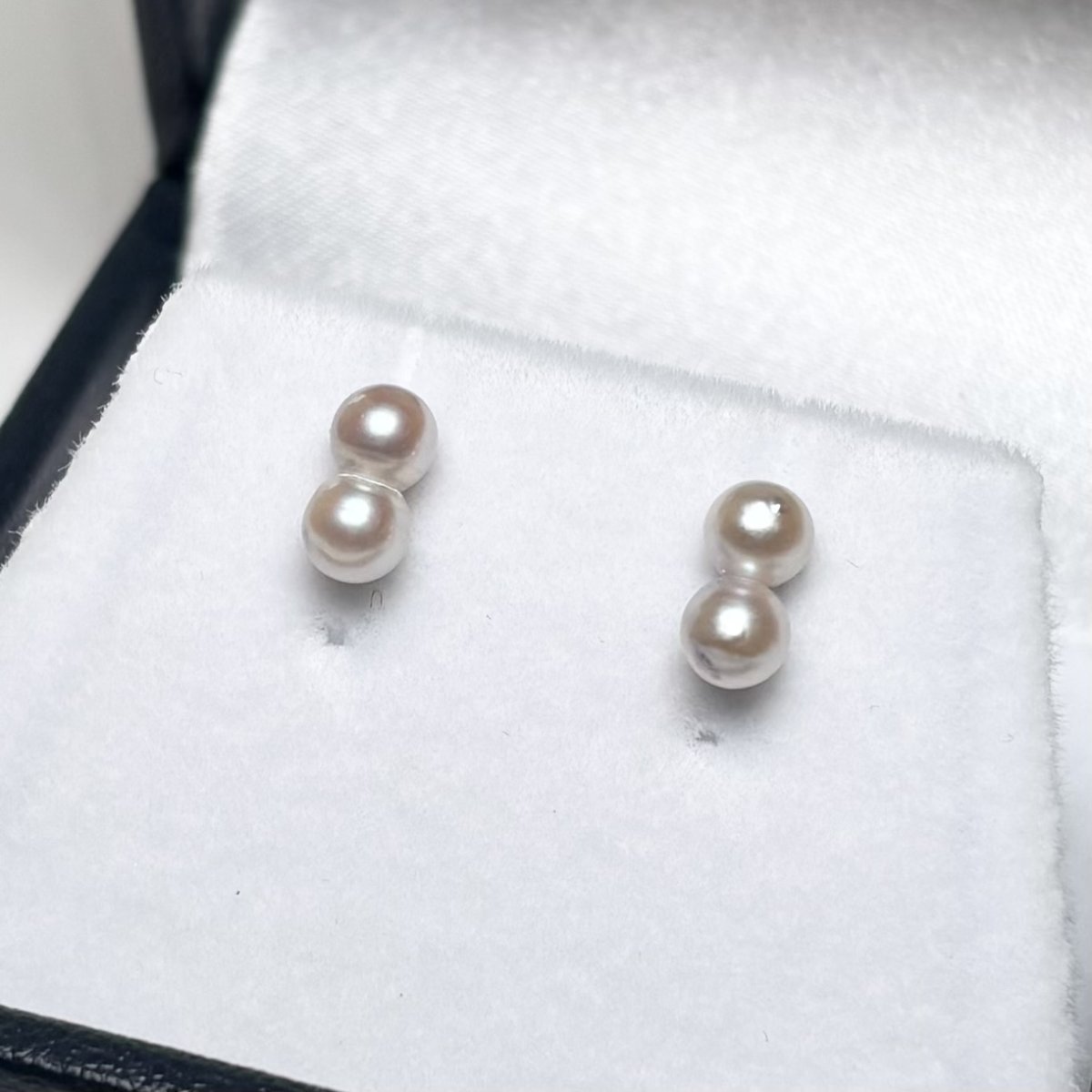 画像1: アコヤ真珠 ツインパールピアス 4-5ｍｍ シルバーグレー 無調色 K18YG K14WG K10PG  (1)