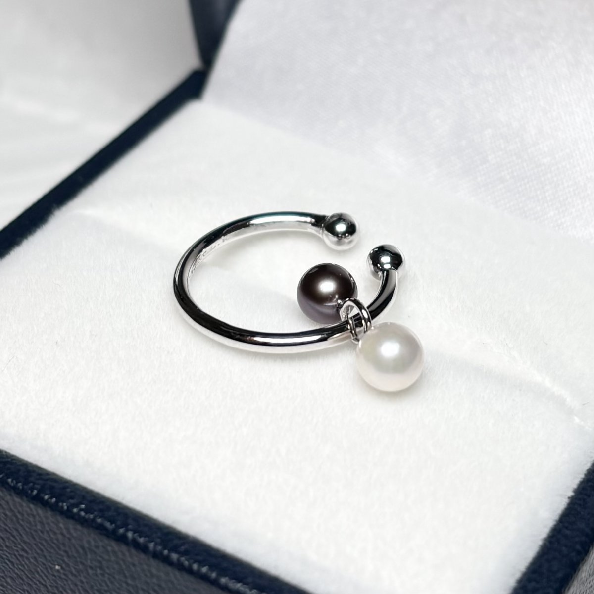 画像1: アコヤ真珠 パールイヤーカフ 4.5-5.0mm ホワイト  ブラック ラウンド シルバー製 SV925 片耳   (1)