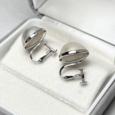 画像4: ≪訳あり特価≫≪1点もの≫マベ真珠 パールイヤリング 13-14ｍｍ ホワイト 半円 SV925 直結 ネジバネ式 (4)