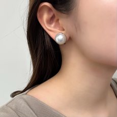 画像4: マベ真珠 パールイヤリング ホワイト 15-16ｍｍ 半円 K14WG SV925 直結 (4)